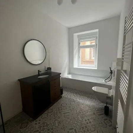 Bg Living & Hosting - Alte Apotheke - 2 Schlafzimmer & Fahrradkeller *