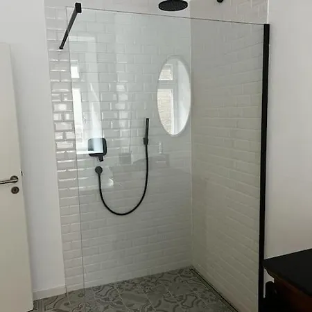 Bg Living & Hosting - Alte Apotheke - 2 Schlafzimmer & Fahrradkeller *